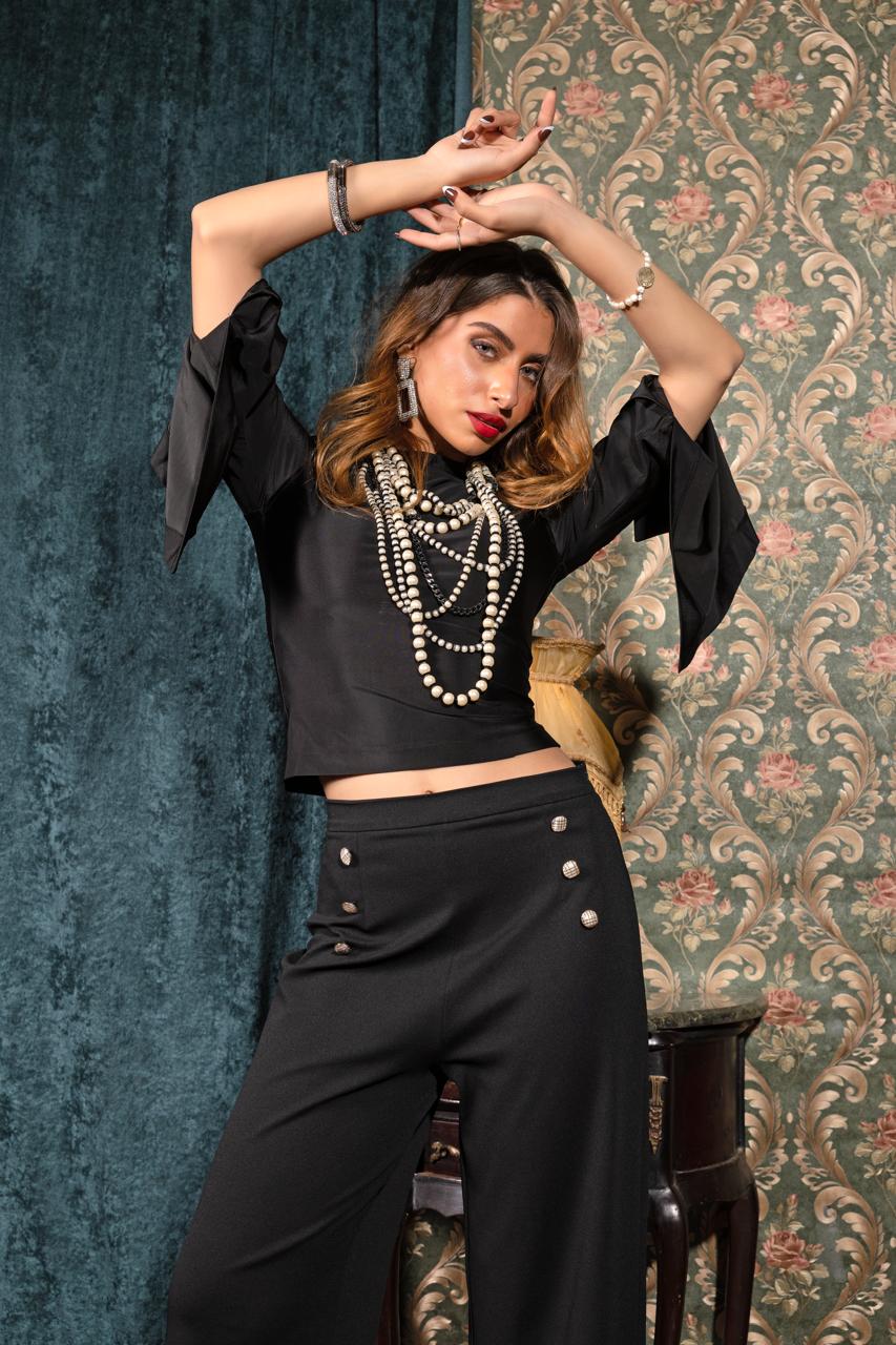 Basic Top With Opened Sleeves